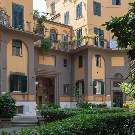 Monica House Apartman *